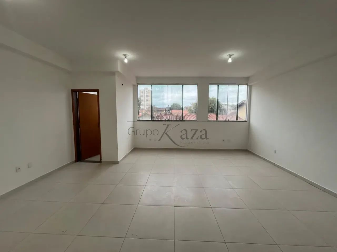 Comercial/Sala - Comercial - No bairro Bosque dos Eucaliptos - 129m².