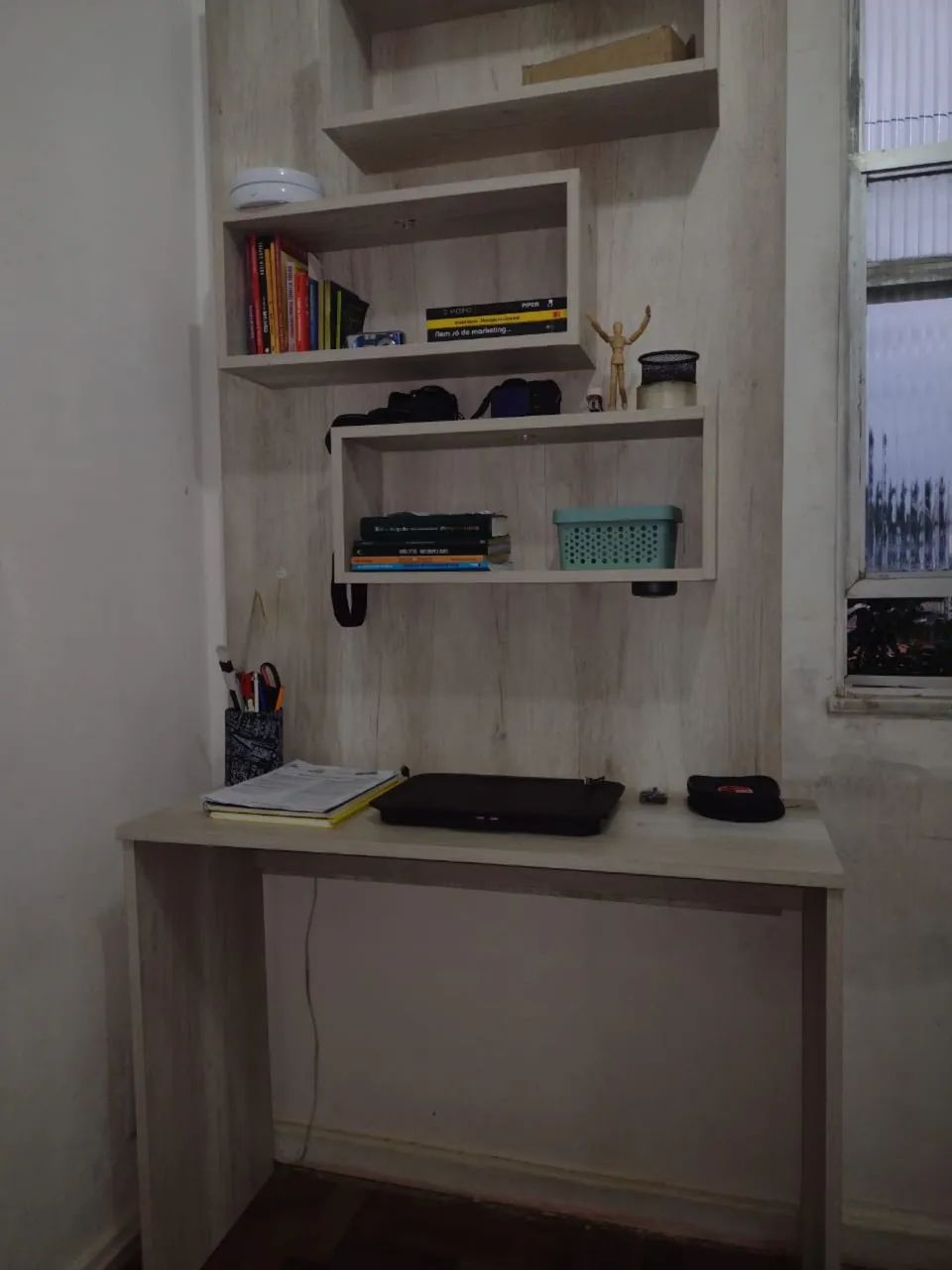 Mesa de escritório em madeira + brinde