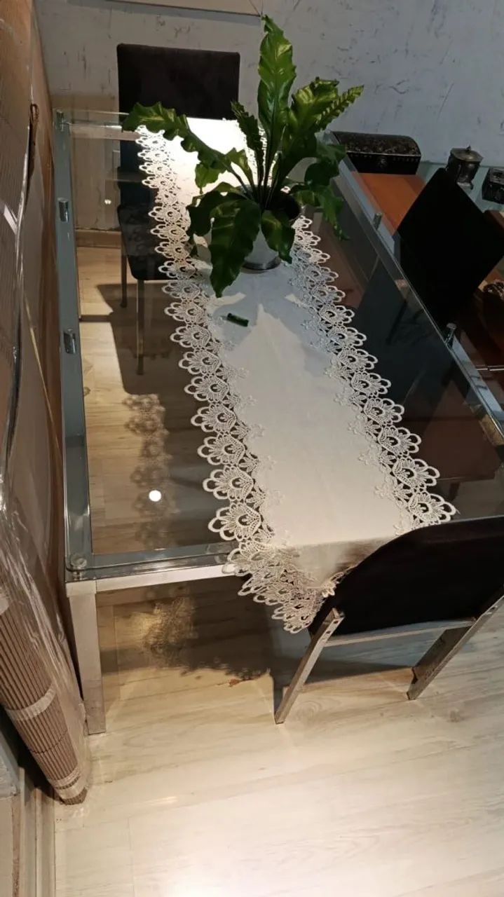 Mesa de vidro e inox, com 4 cadeiras 
