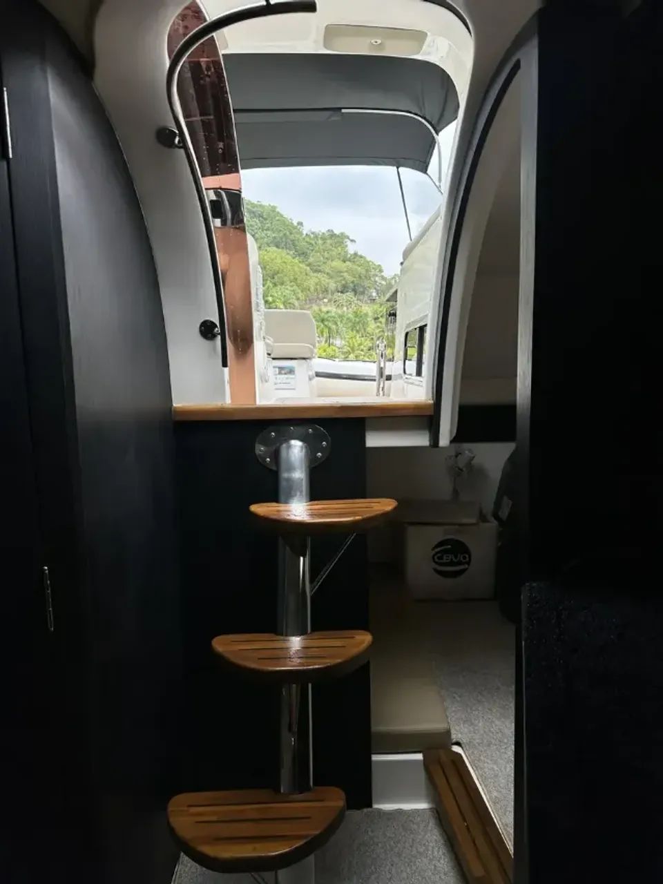 Lancha Triton 330 - 33 pés | Ano 2015 | 2 Motores Volvo Penta 4.3L MPI 220 HP | 540 Horas - Foto 7