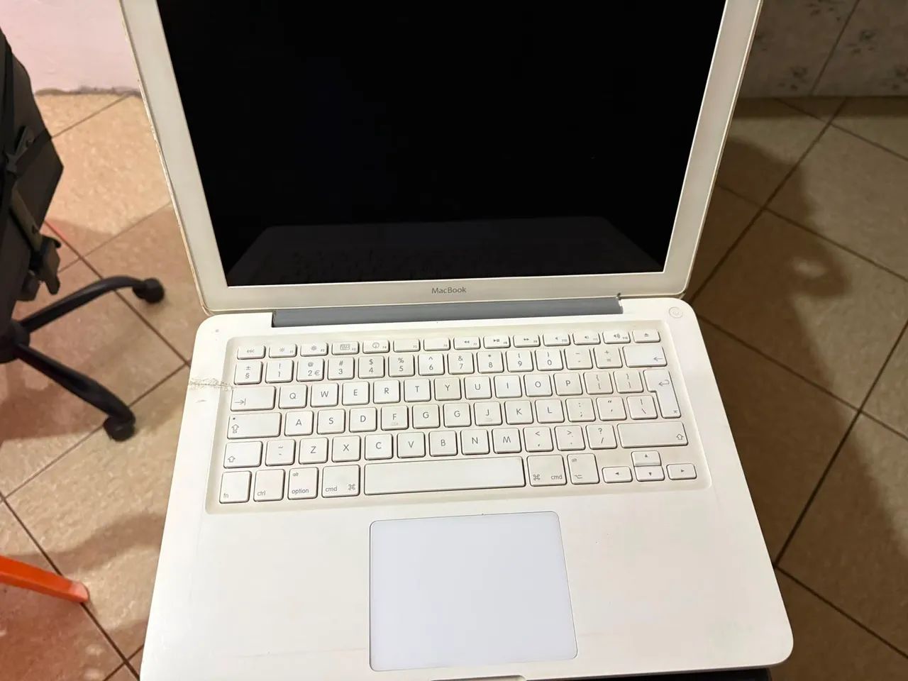 Macbook com problema de sistema carcaça muito boa  - Foto 2