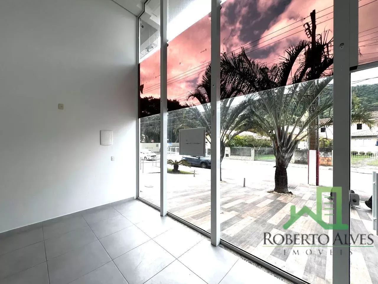 Sala Comercial com Pé-Direito Duplo em Jurerê - Foto 5