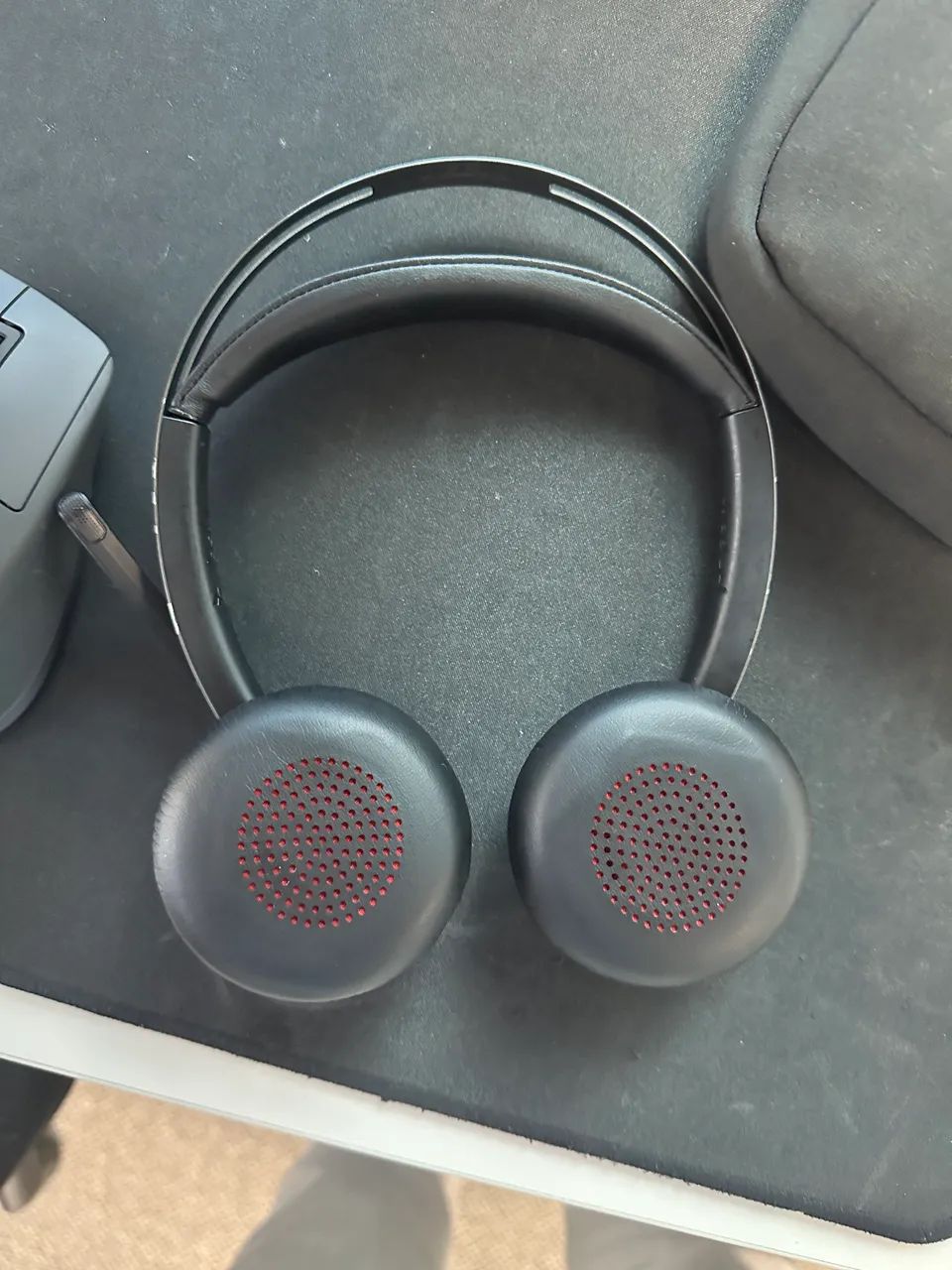 Fone com cancelamento de ruído - Poly Voyager Focus 2