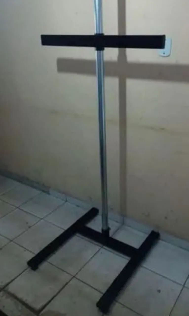 SUPORTE PARA TV MODELO PEDESTAL REGULÁVEL DE 32 A 66 POLEGADAS 