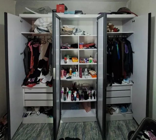 Guarda roupa com espelho, retirar no local. Capão Redondo.