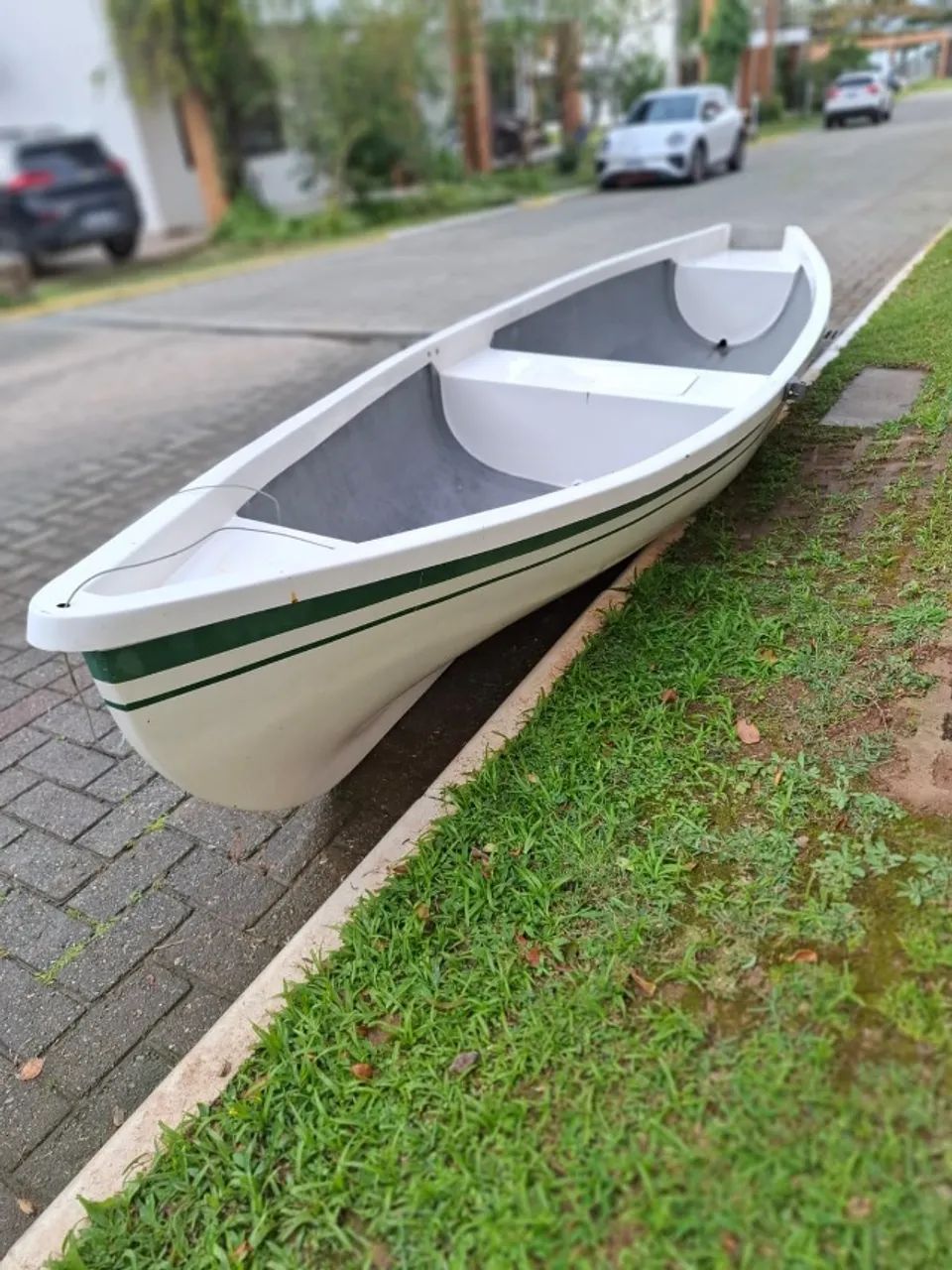 Barco de fibra para pesca com carretão inox