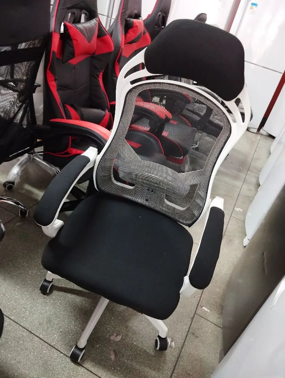 Poltrona Presidente Estofada TEC Preta C/Regul - Foto 3
