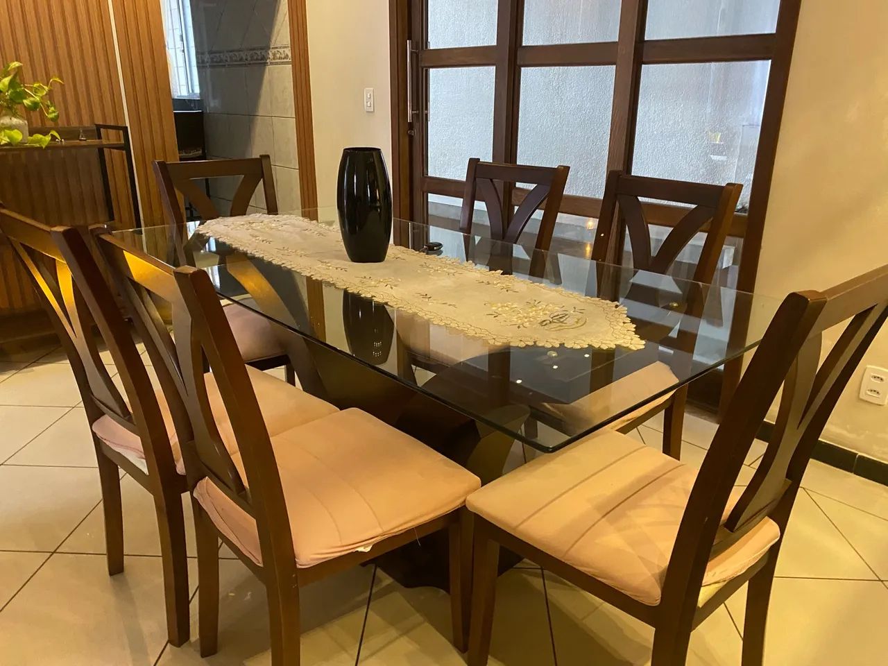Linda mesa de jantar com 6 cadeiras 