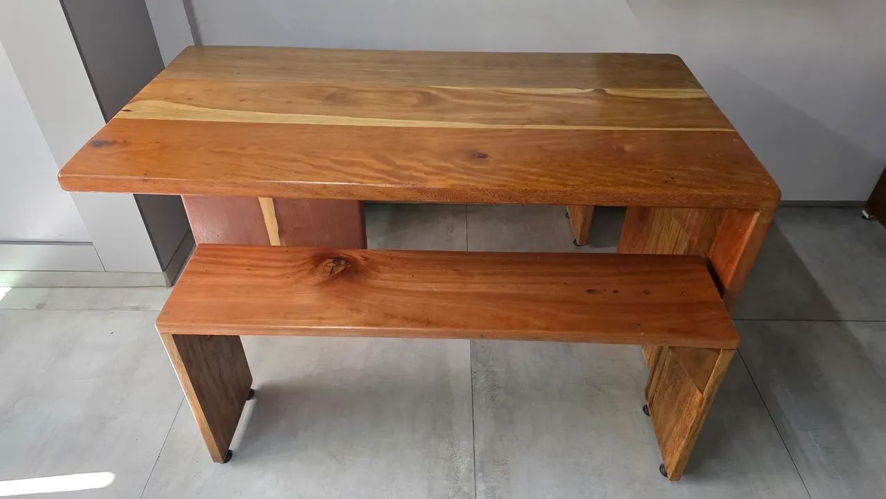 Mesa de madeira maciça  1,44cm comp x 74cm larg x  79cm alt - Foto 4