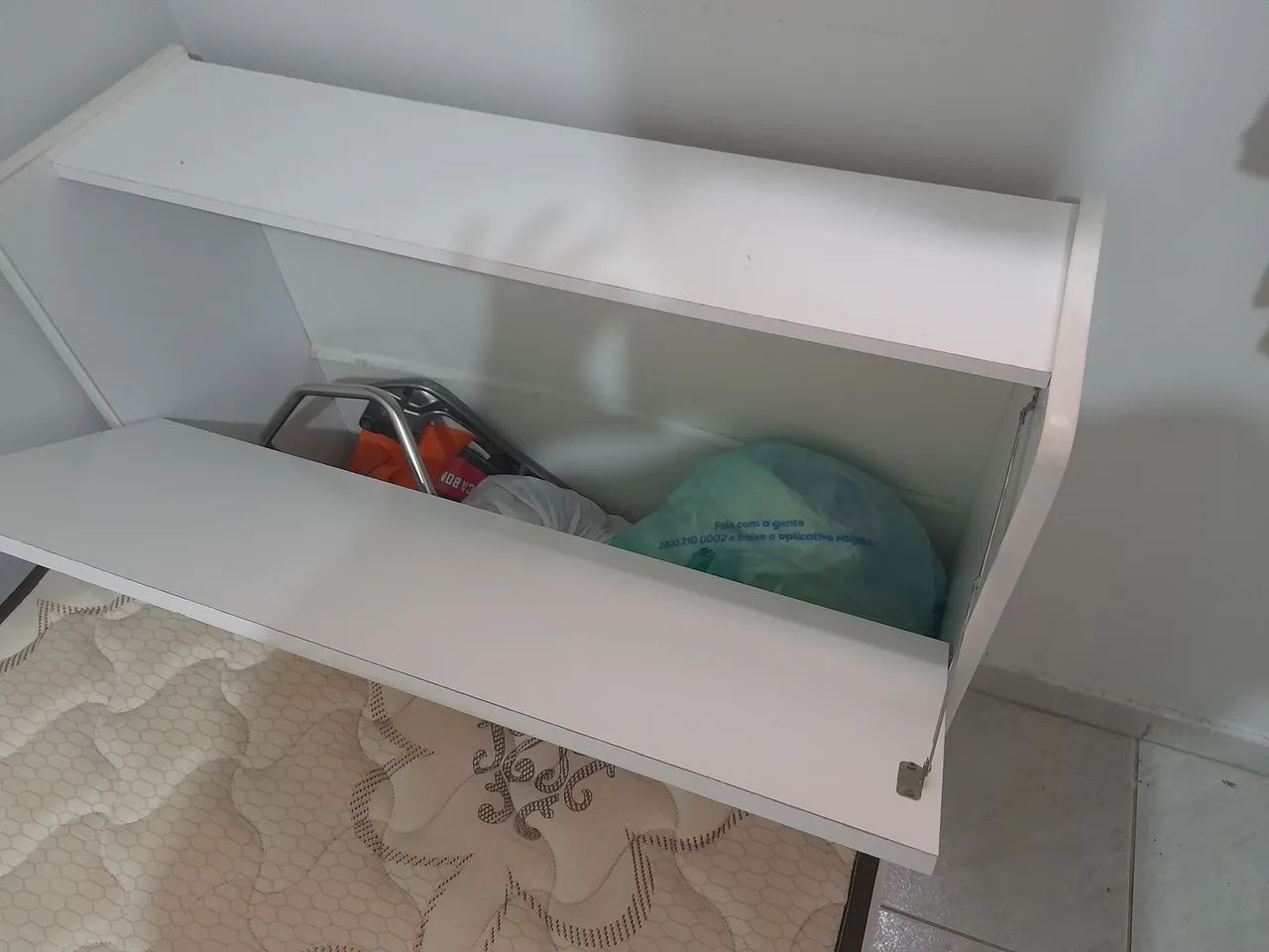 VENDO CAMA COM BAÚ E COLCHÃO DE SOLTEIRO,  SEMI NOVA  * WHATSAPP. SÉRGIO 