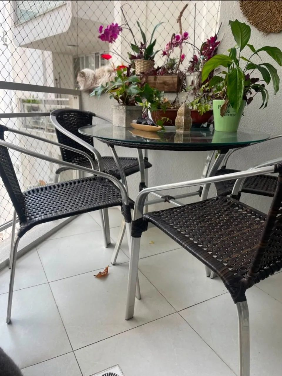 Mesa com 4 cadeiras 