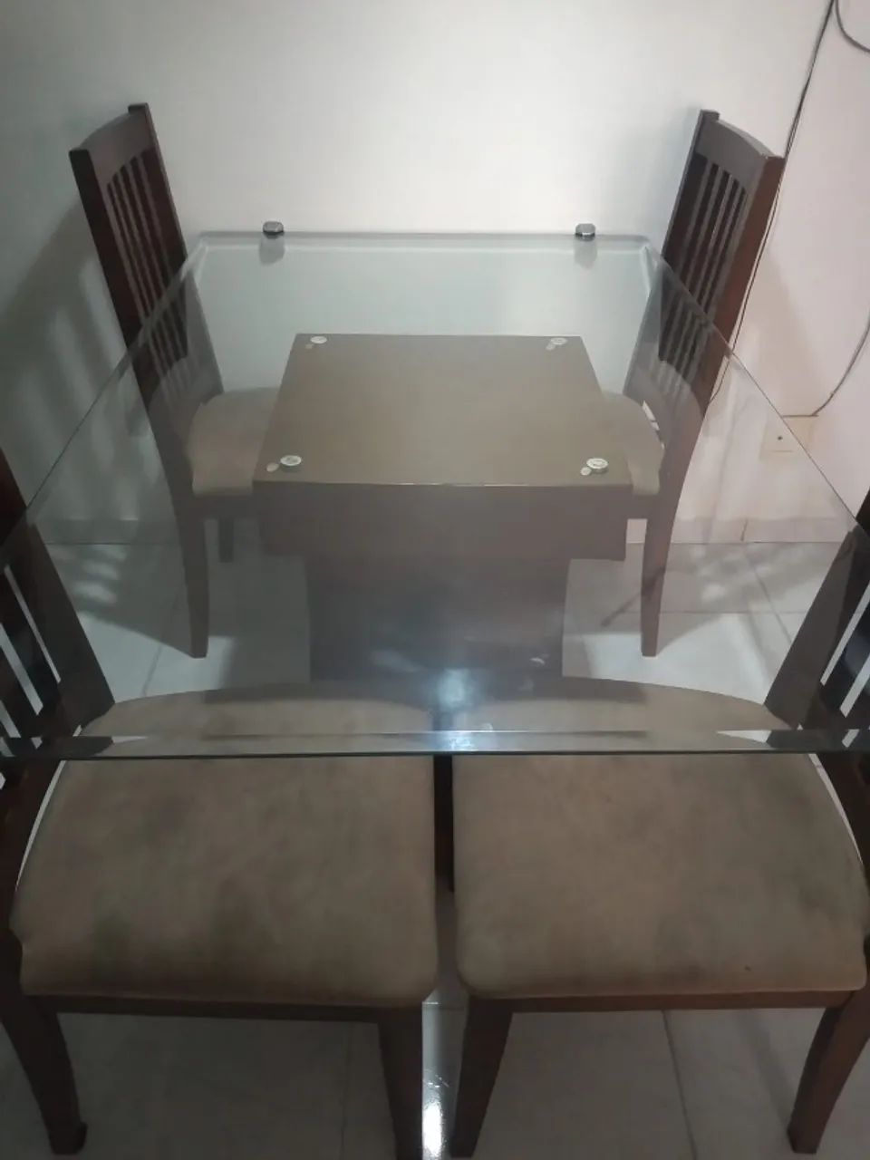 mesa de jantar com vidro com 4 cadeiras