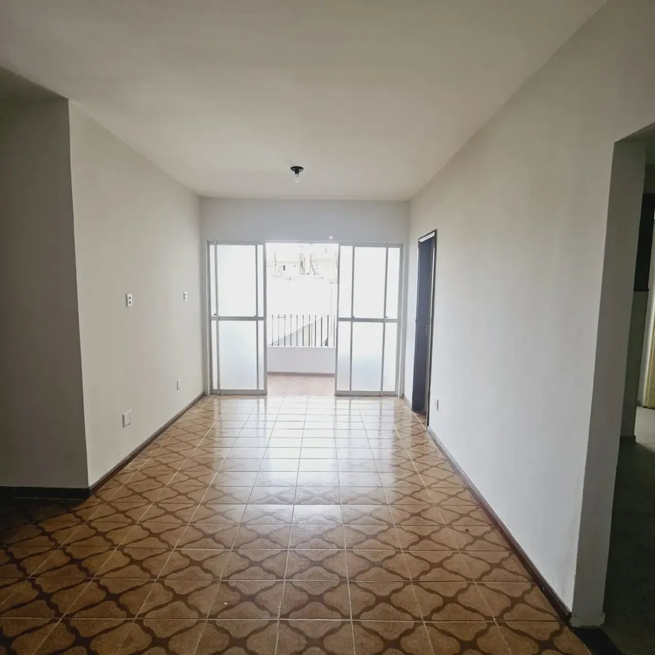 ALUGO APTO COM 3 QUARTOS SENDO 2 SUITES NO ED. MONTEMARTRE - Foto 3