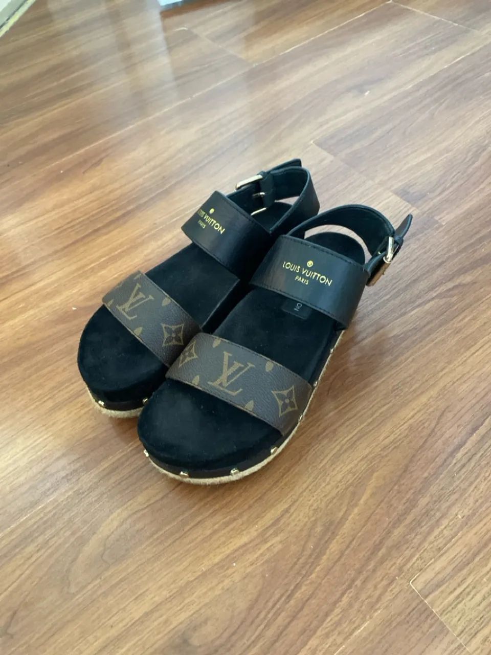 Sandália Louis Vuitton