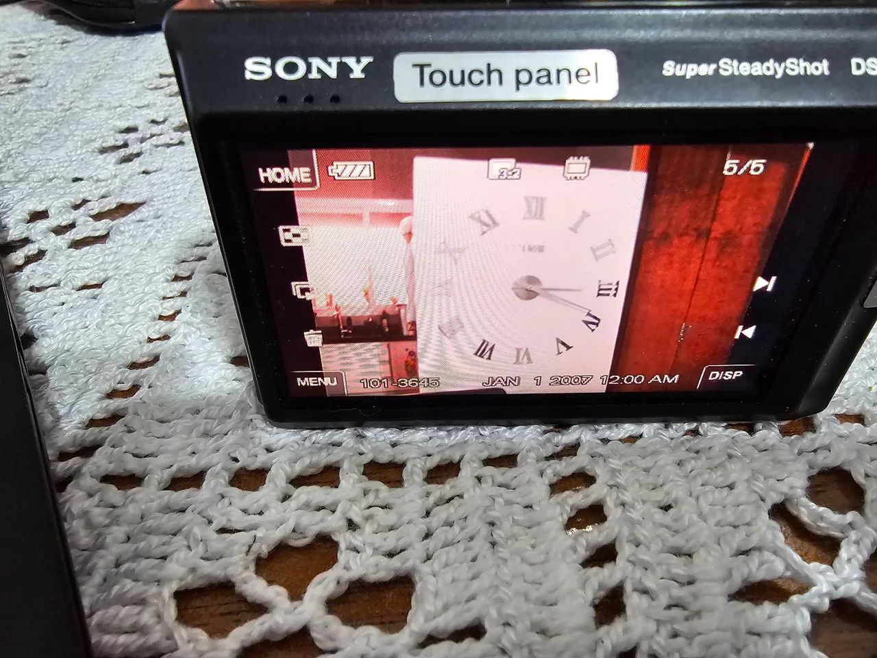 Máquina fotográfica digital Carl Zeiss Cyber Shot preta - Foto 3