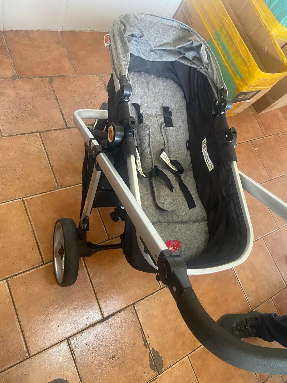 Carrinho de bebê com bebê conforto  - Foto 4