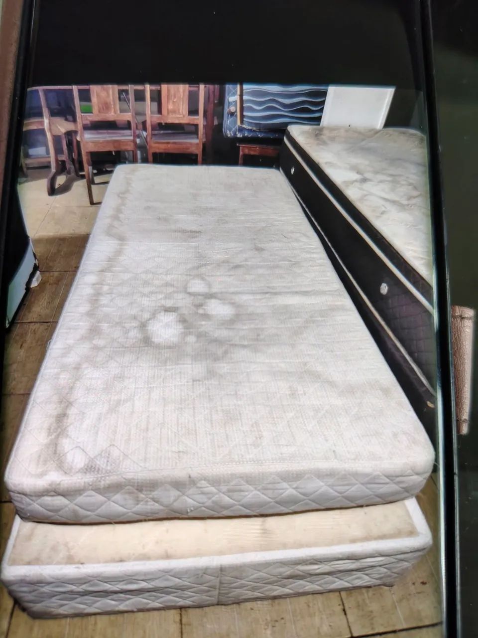 Cama box solteiro usada só por capa no colchao - Foto 3