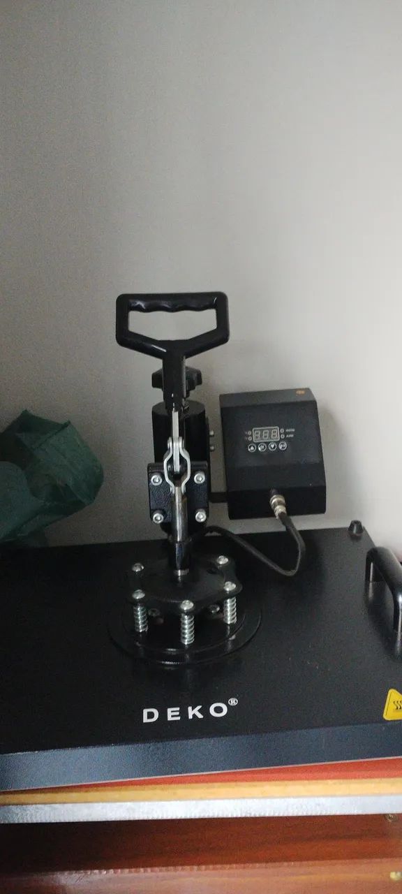 Vendo prensa térmica  para camisetas e canecas 