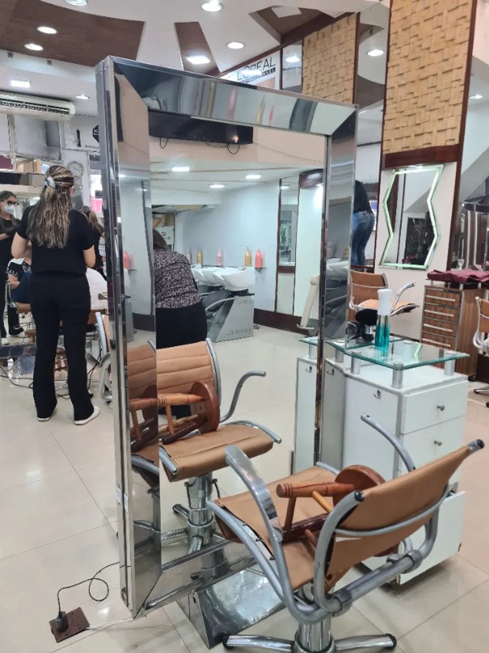 Espelho com tomada para salão de beleza