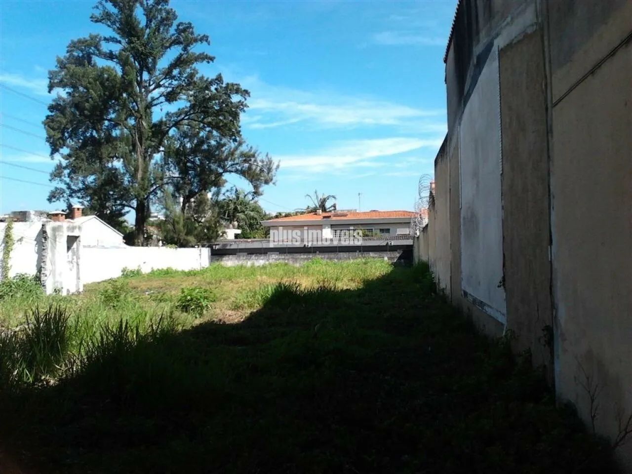 Amplo Terreno em Zona Estritamente Residencial