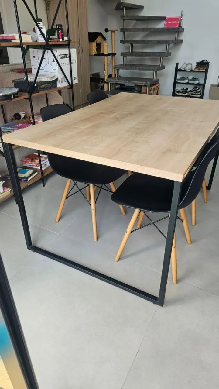 Mesa de jantar com quatro cadeiras - Foto 5