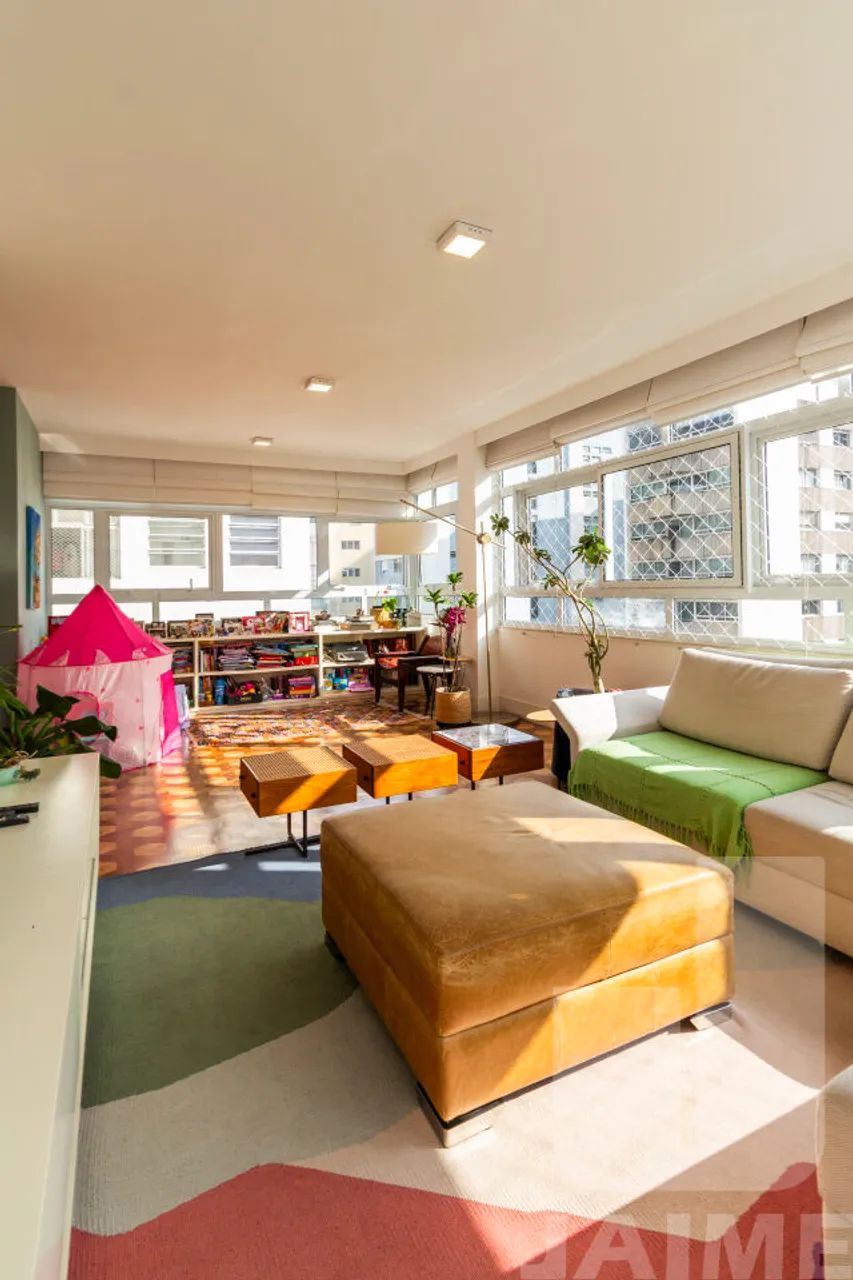 Apartamento reformado, amplo ,com 4 dormitórios e 3 banheiros - Foto 5