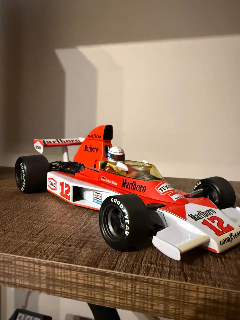 Miniatura Minichamps McLaren Ford M23 #12 Jochen Mass África do