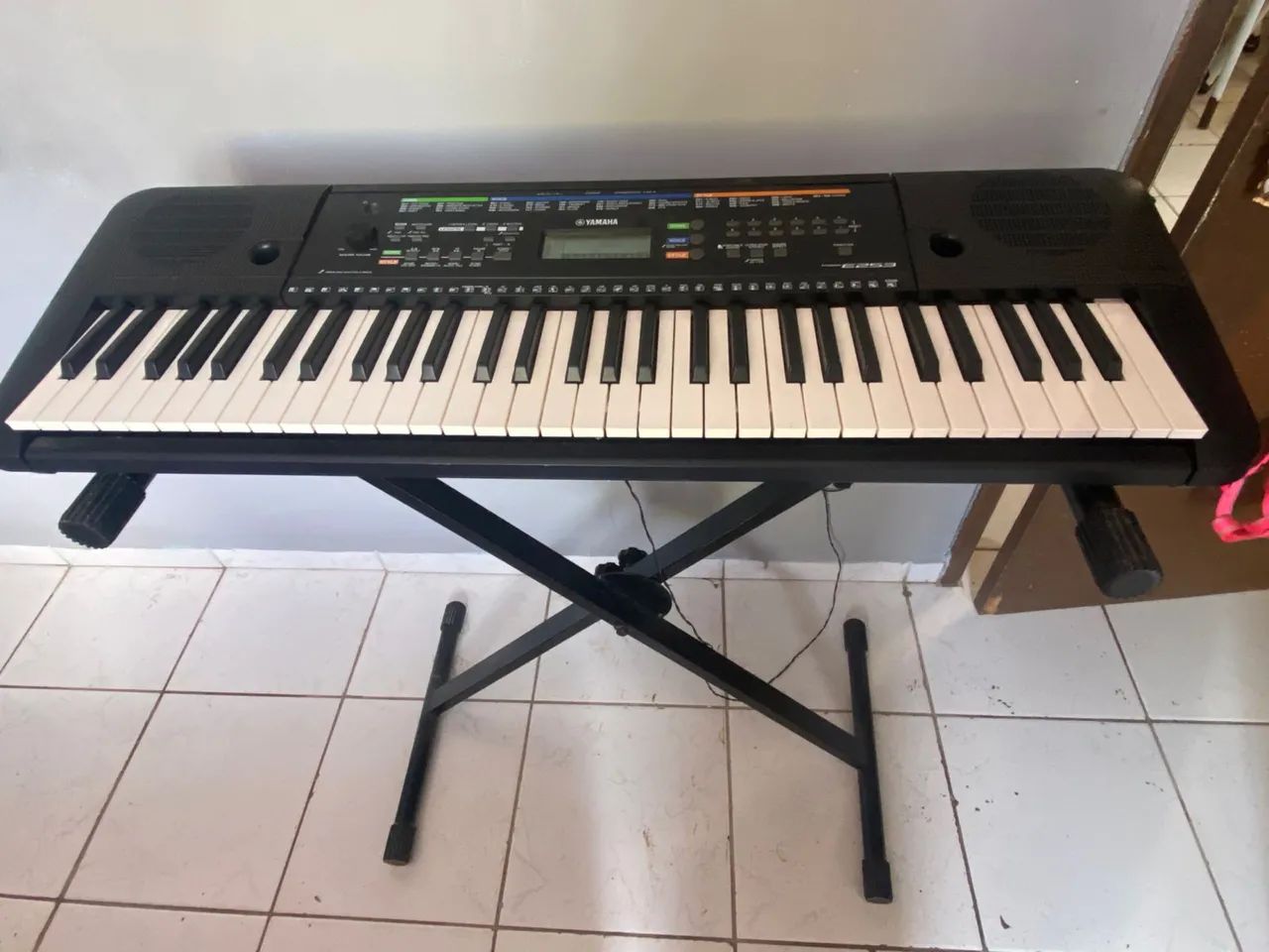 Teclado Yamaha PSR-E223 ? COMPLETO! - Foto 5