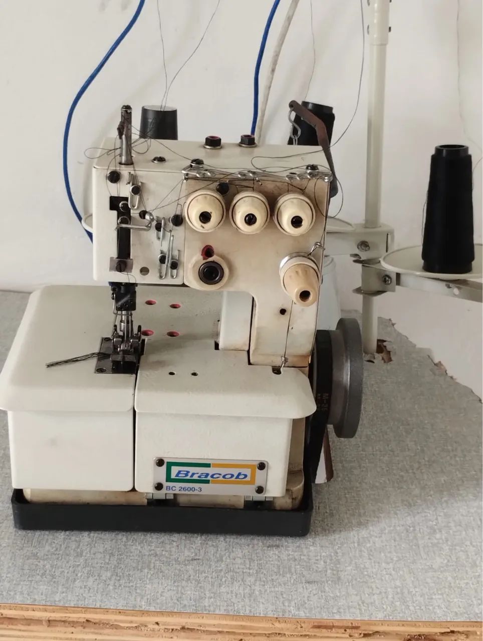 Vende-se Máquina Galoneira