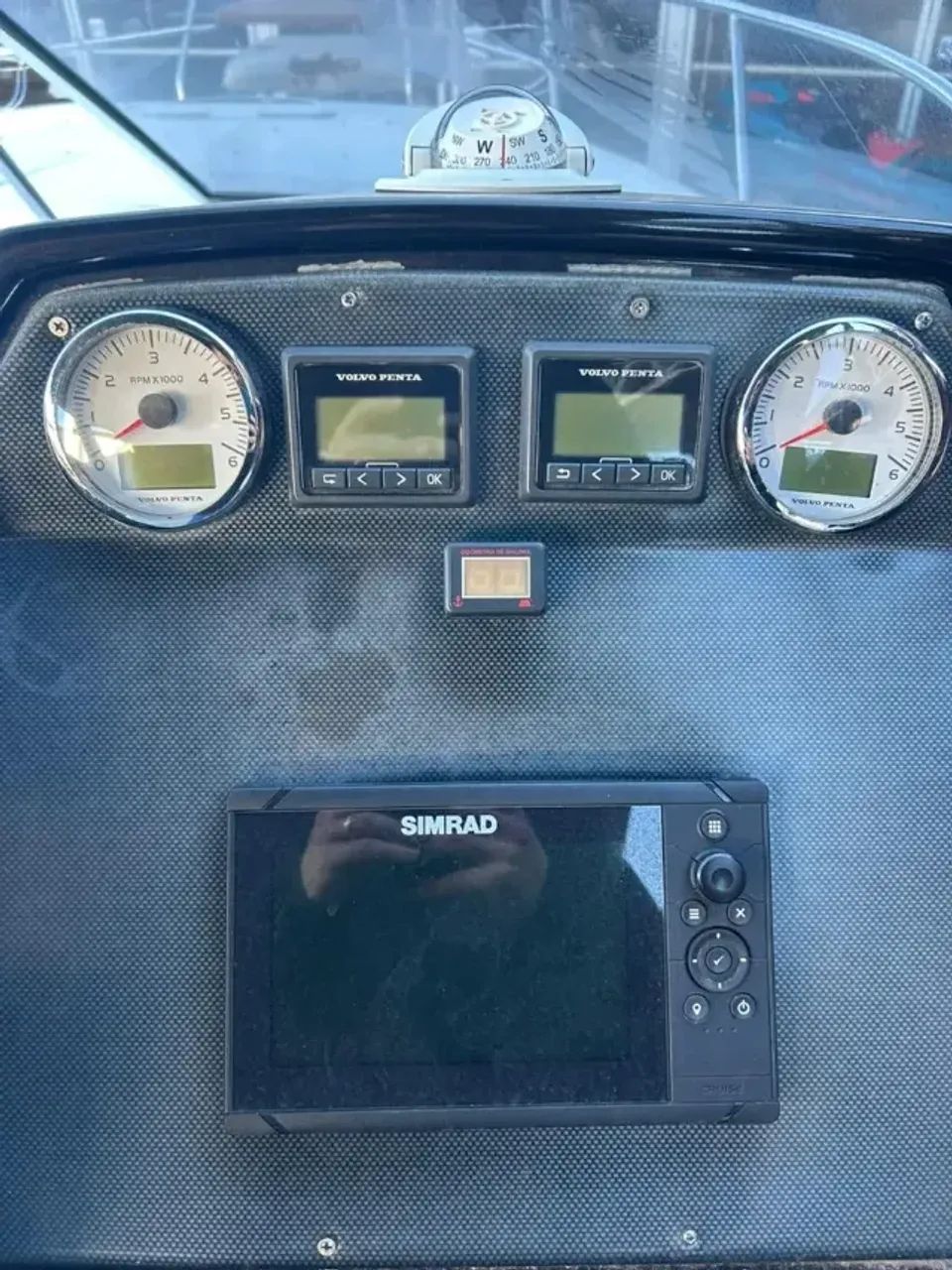 Lancha Triton 330 - 33 pés | Ano 2015 | 2 Motores Volvo Penta 4.3L MPI 220 HP | 540 Horas - Foto 3