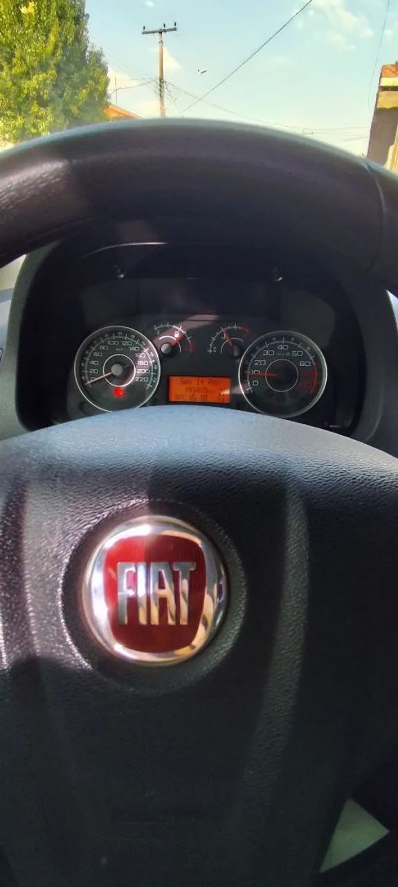 Fiat Idea Essence Dualogic 1.6 Flex 16V 5P 2012 - Foto 2