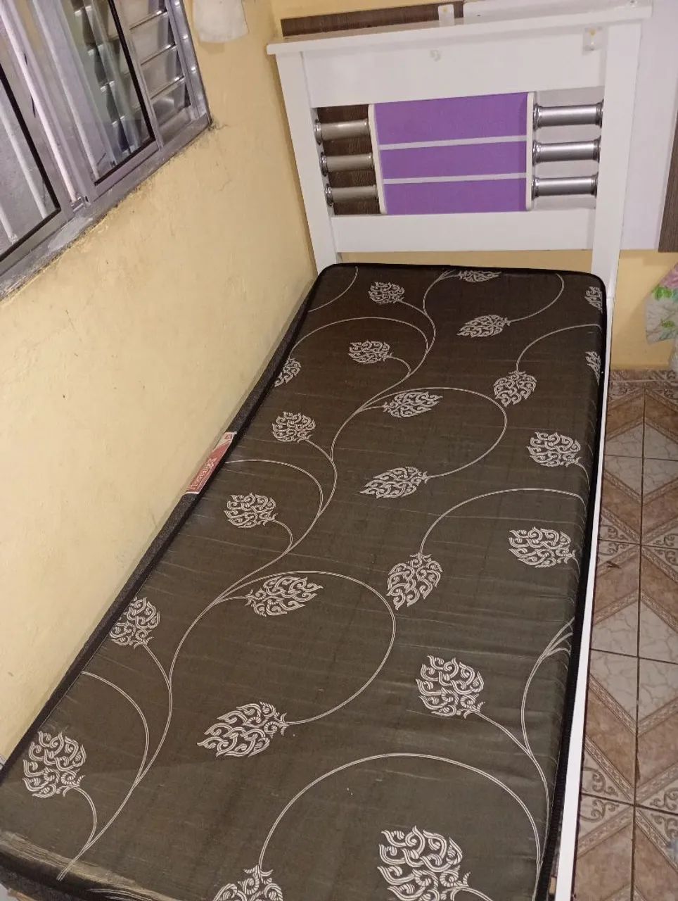 Cama solteiro com colchão 