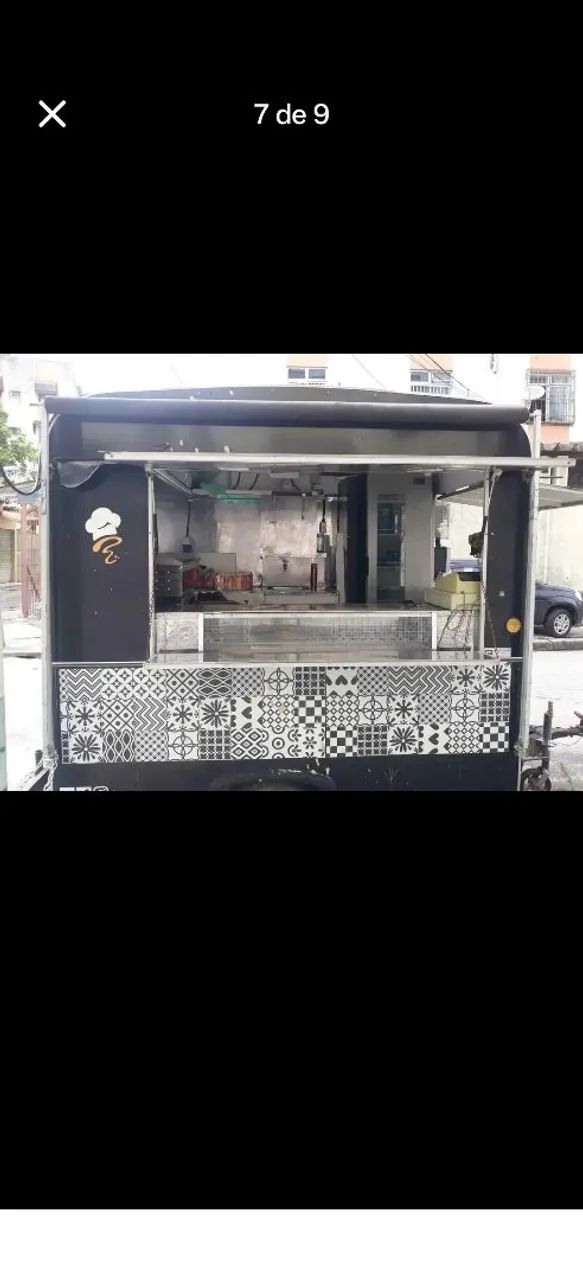 Vendo um trailer com uma chapa cadeira mesa fritadeira