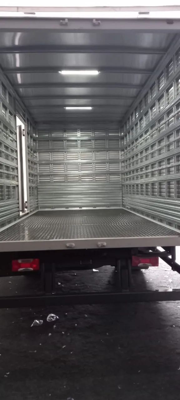 Vendo baú caminhão 4,50 comprimento  - Foto 4