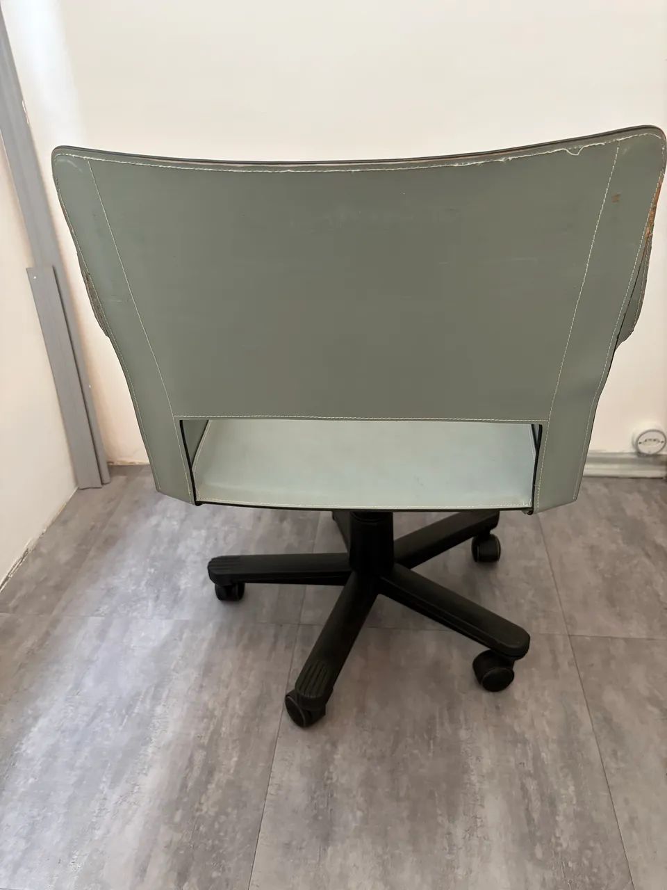 Cadeira diretor em couro - Foto 2