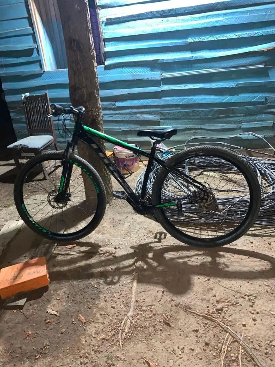 Vende-se uma bicicleta aro 29