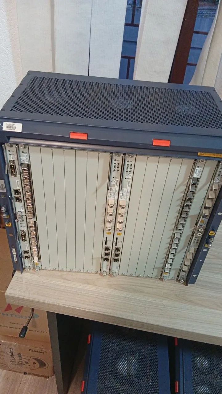 OLT C300 ZTE com 2 placa GTGH C++ 16 PON E 8 PON<br><br>8.800$  - Foto 3