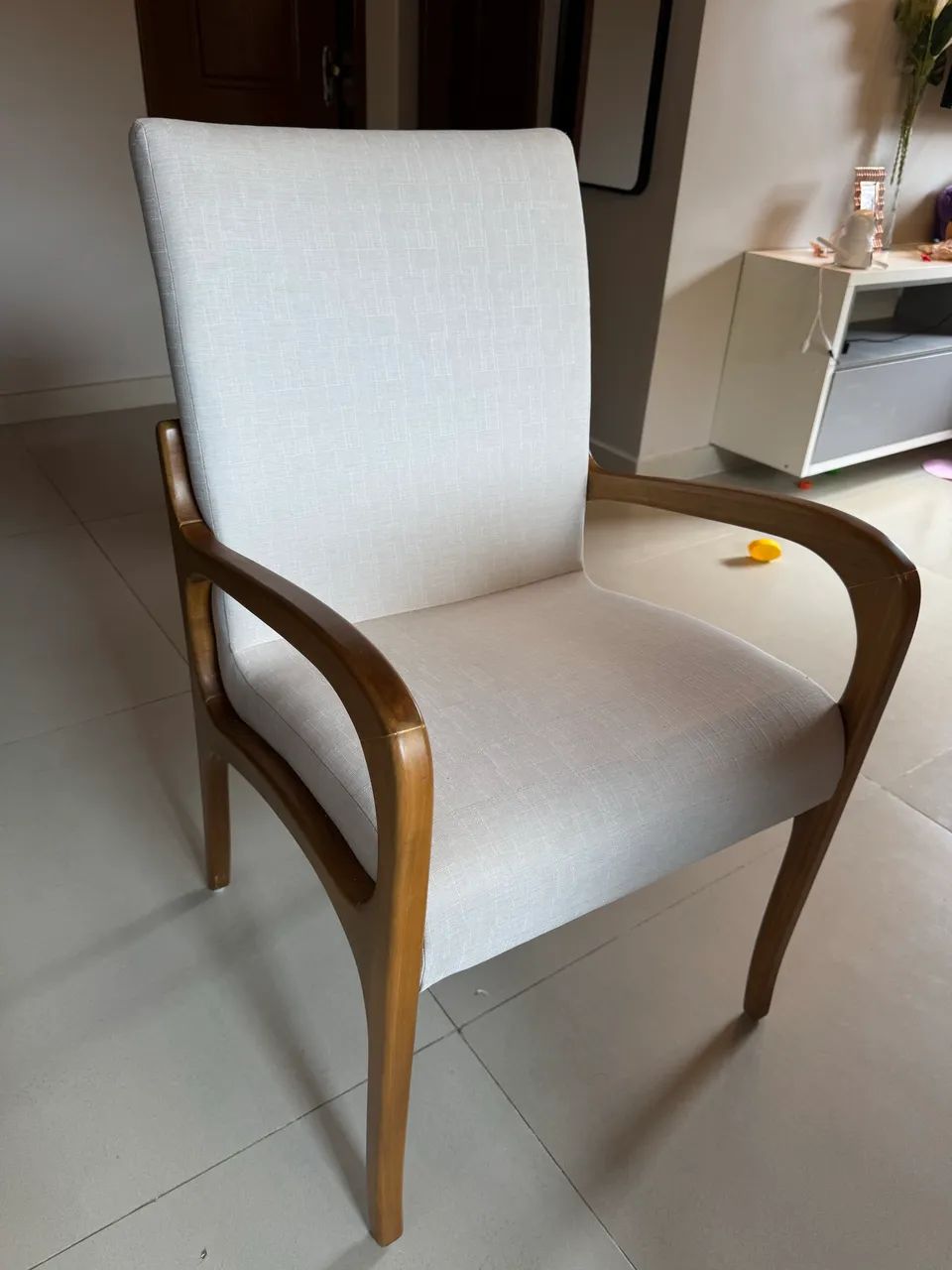 Mesa com cadeiras em madeira e vidro  - Foto 2