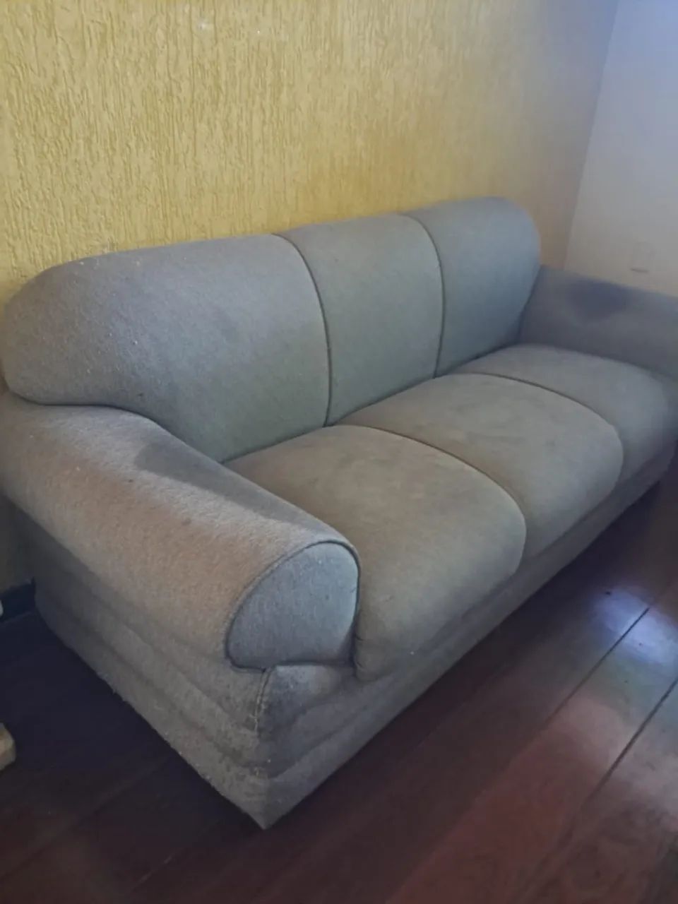 Sofá 3 lugares - Excelente qualidade e conforto - Foto 2