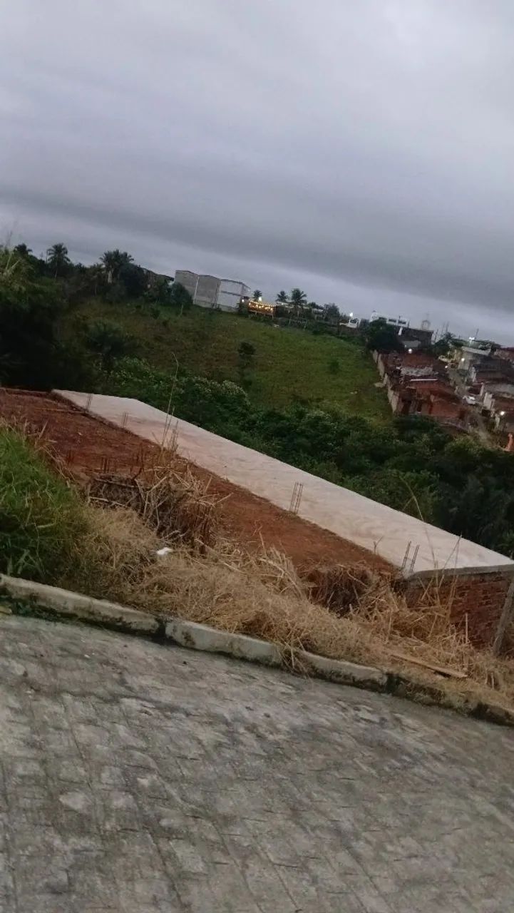 TERRENO COM BASE CONSTRUÍDA