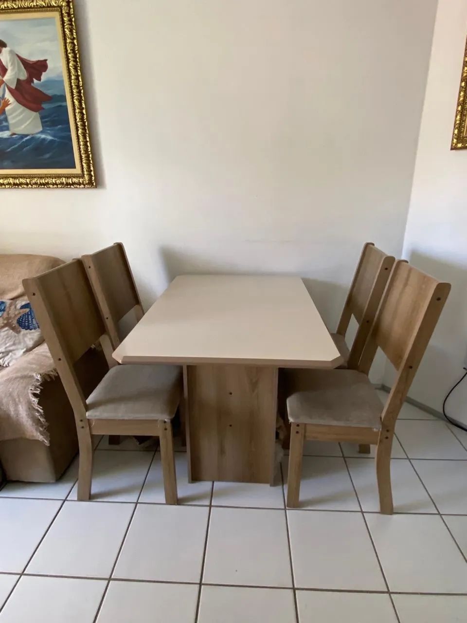 Mesa com 4 cadeiras (em ótimo estado) - Foto 3