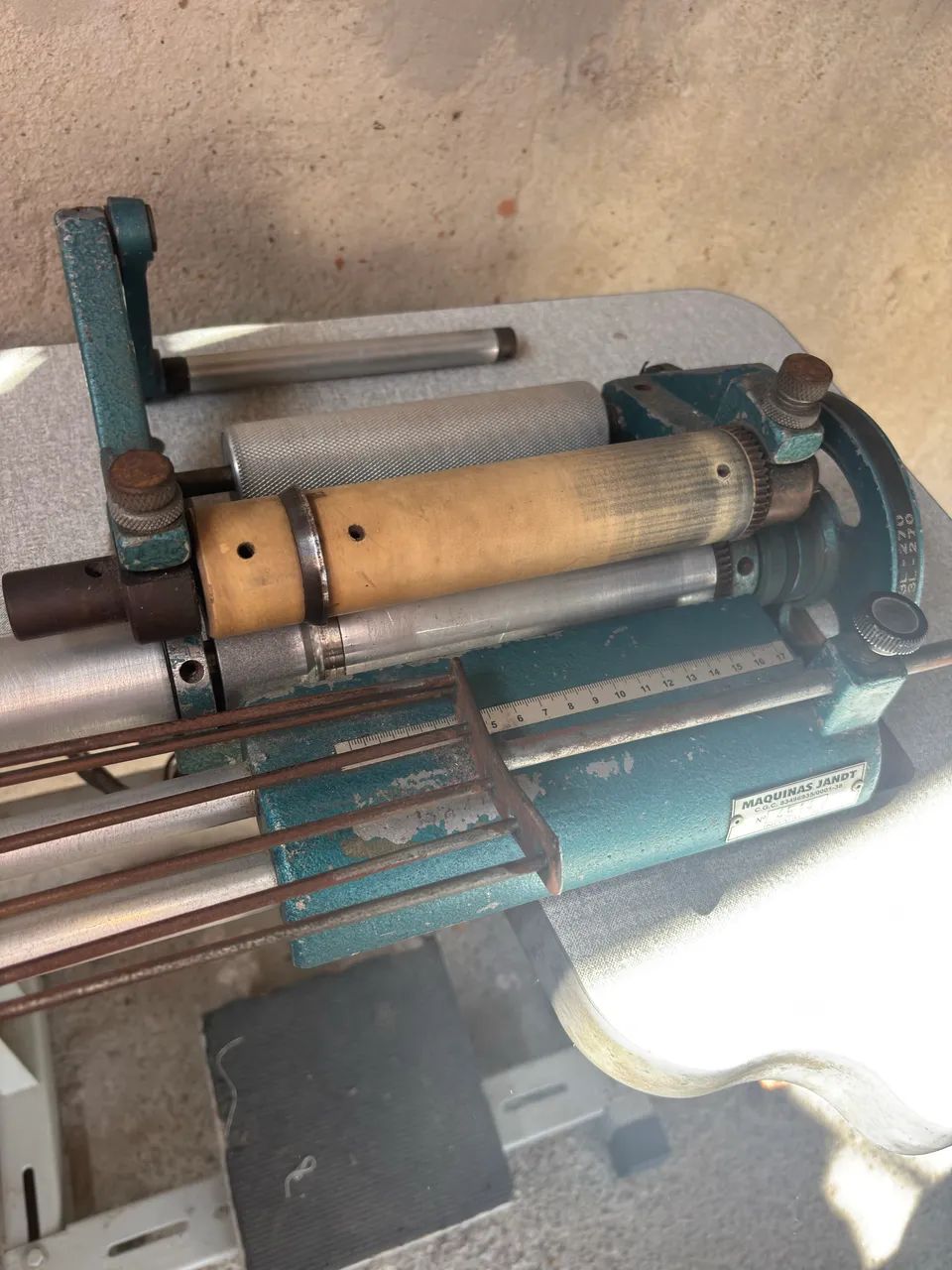 MÁQUINA DE CORTAR VIÉS 