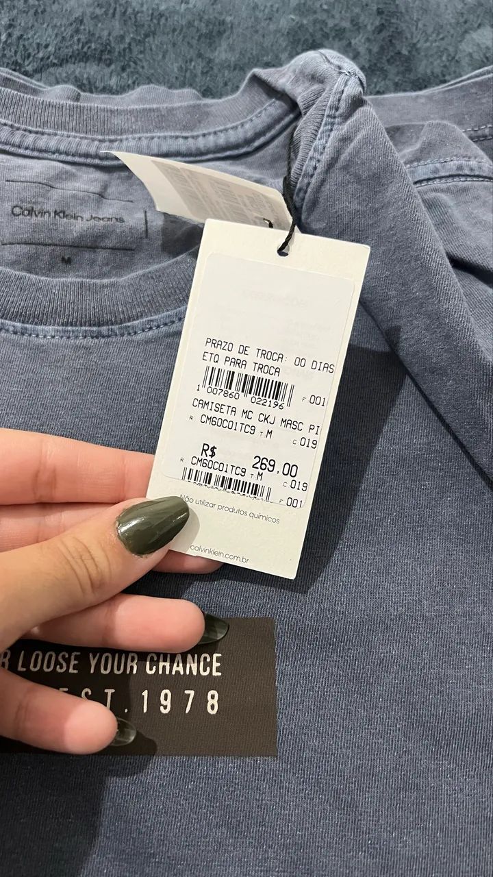 vendo camisa Calvin Klein nunca usada - Foto 2