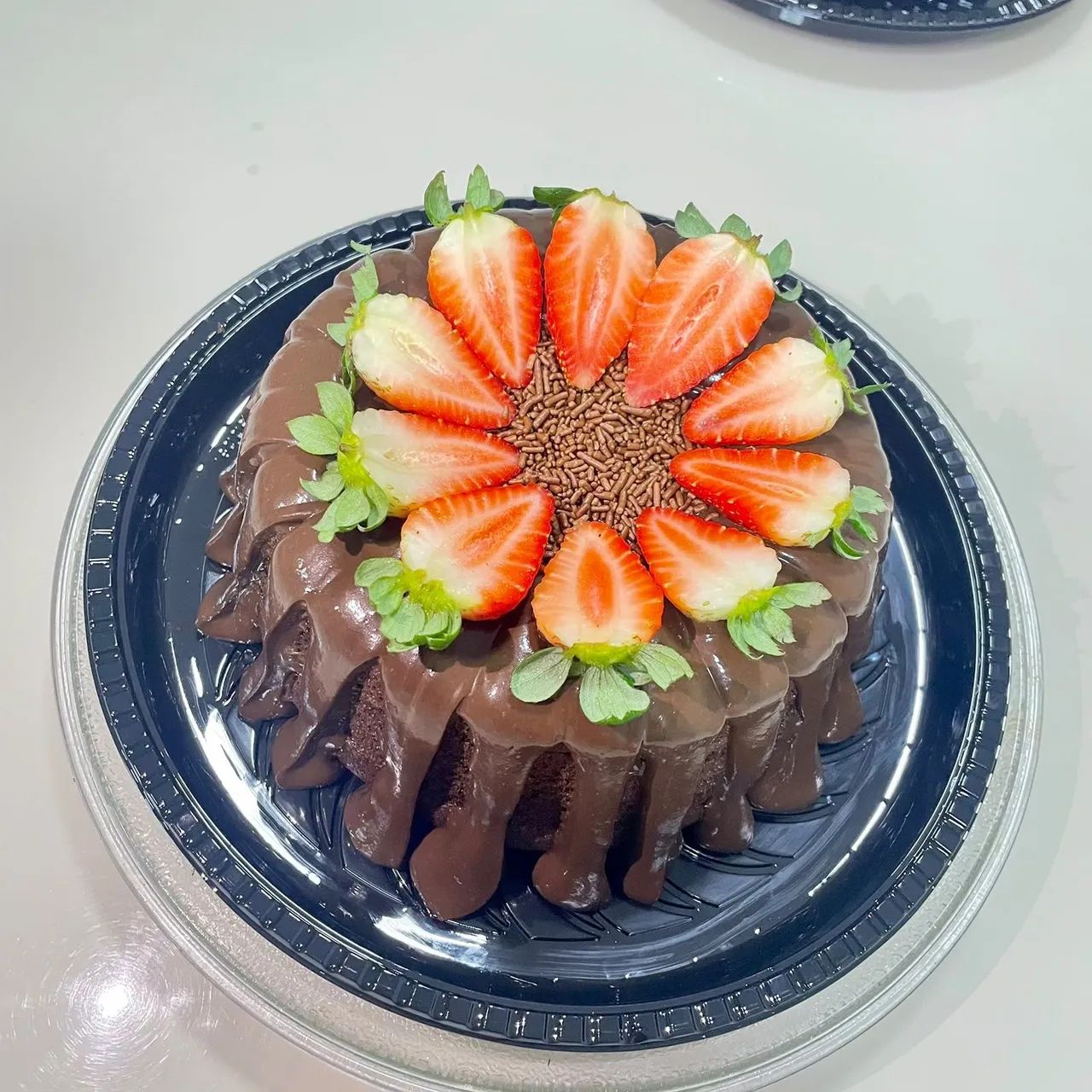 Bolo de chocolate com morango frescos ? - Foto 2
