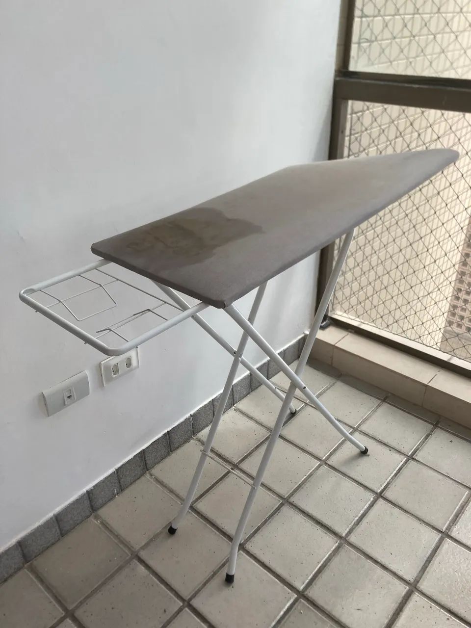Tabua de Passar Roupa Com Suporte para Ferro - Foto 3