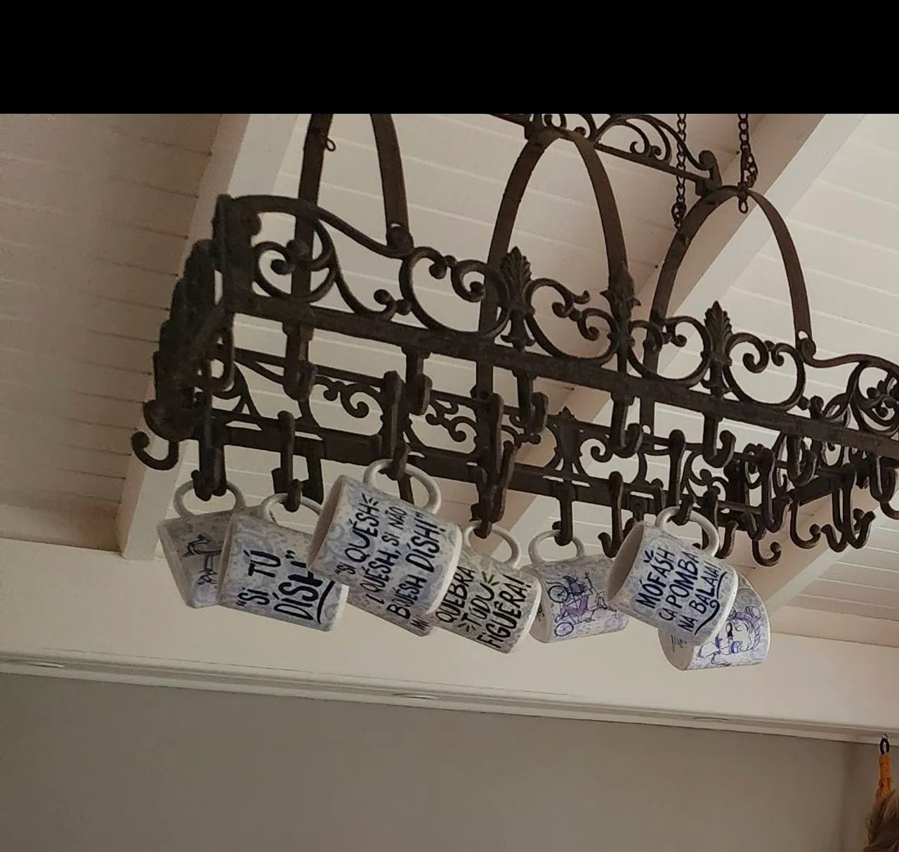 Suporte de teto para caneca