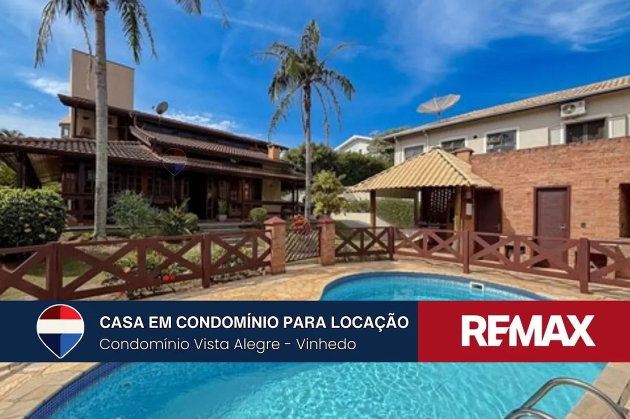 Casa em condomínio para alugar com 4 quartos, 2 suítes e área de lazer com piscina