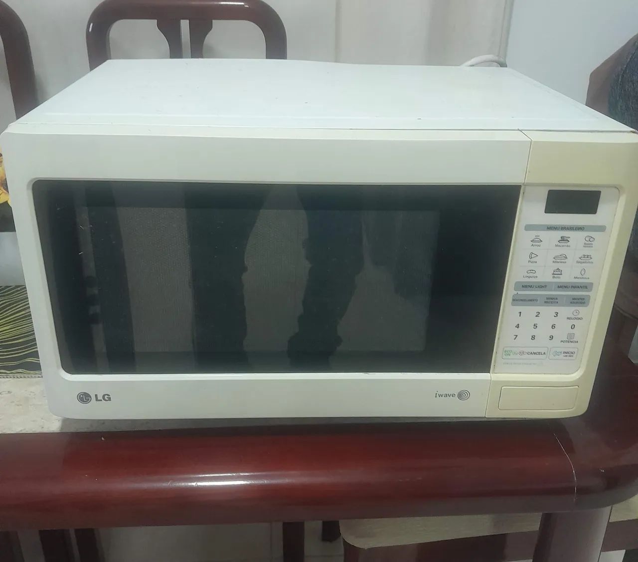 Micro-ondas LG funcionando