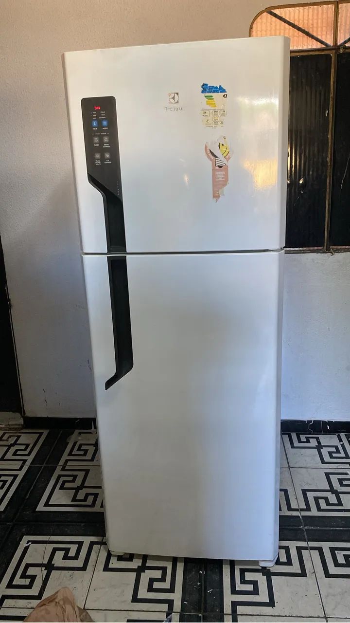 Geladeira Electrolux grande 
