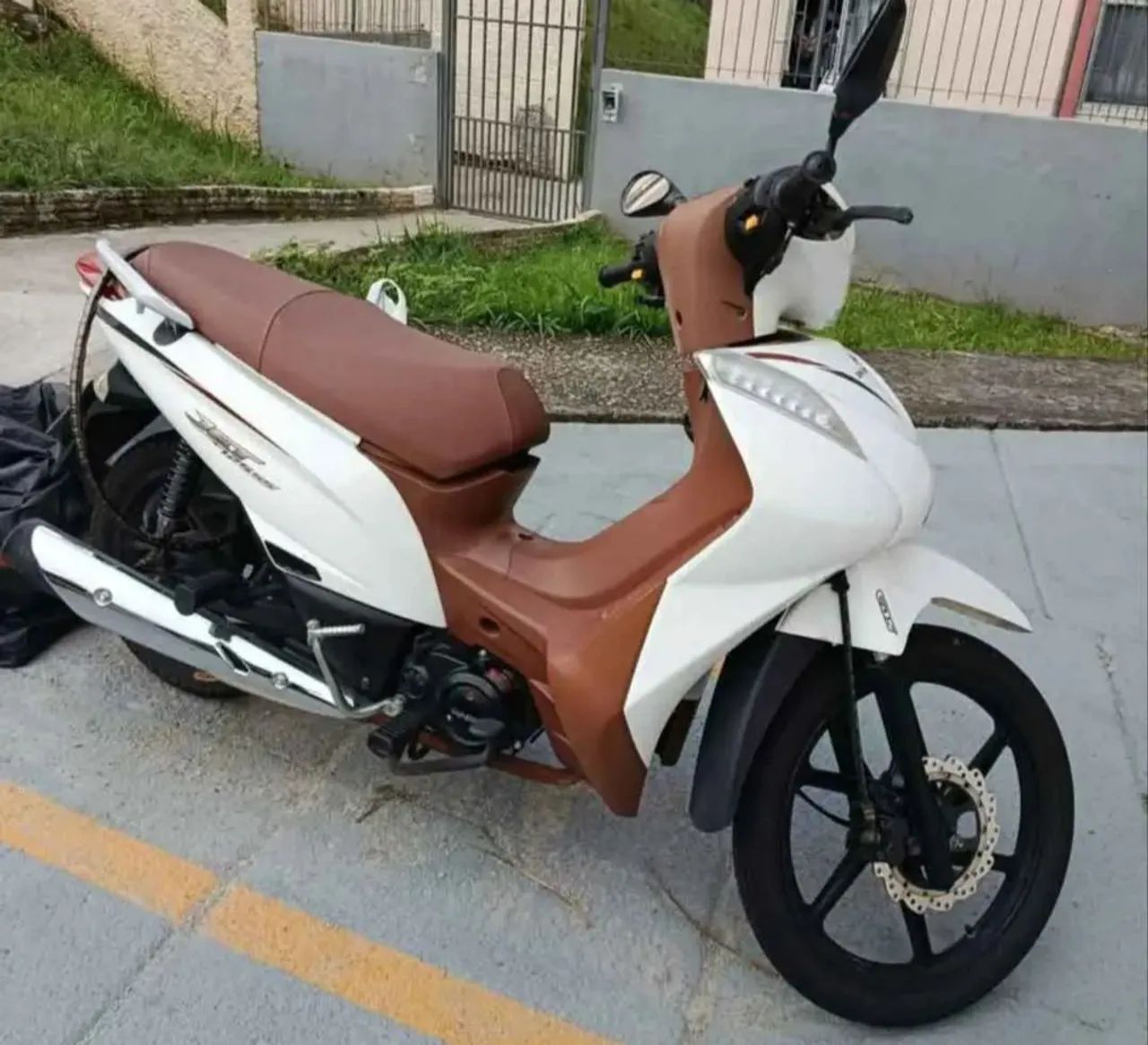 moto 125 top